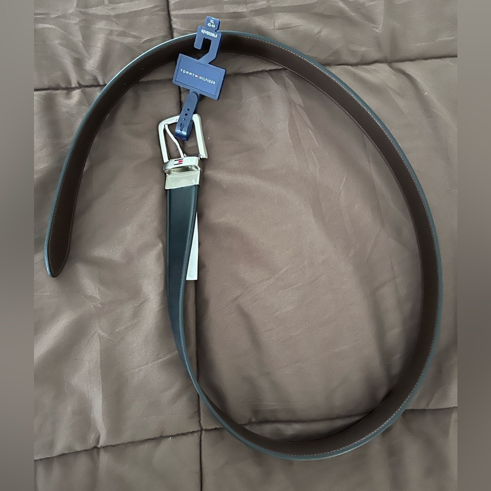 NWT! Tommy Hilfiger Men's Reversible Black & Brown Leather Belt w/ Silver Buckle